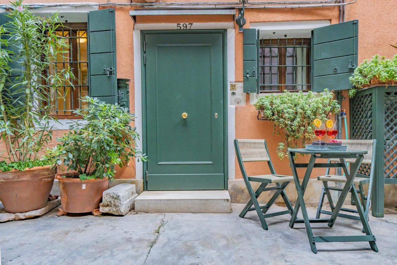 شقة Lo Squero 1 The Secret Courtyard In Dorsoduro البندقية المظهر الخارجي الصورة