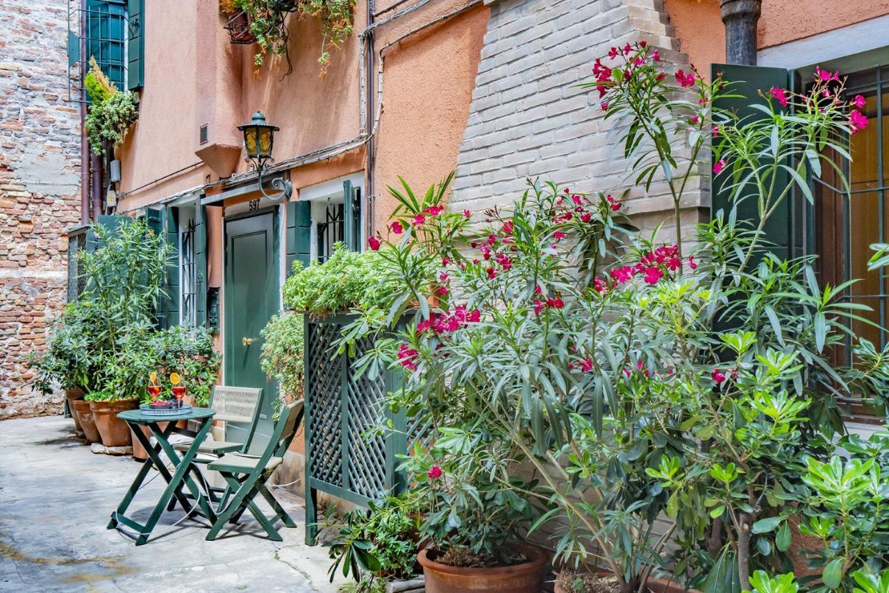 شقة Lo Squero 1 The Secret Courtyard In Dorsoduro البندقية المظهر الخارجي الصورة