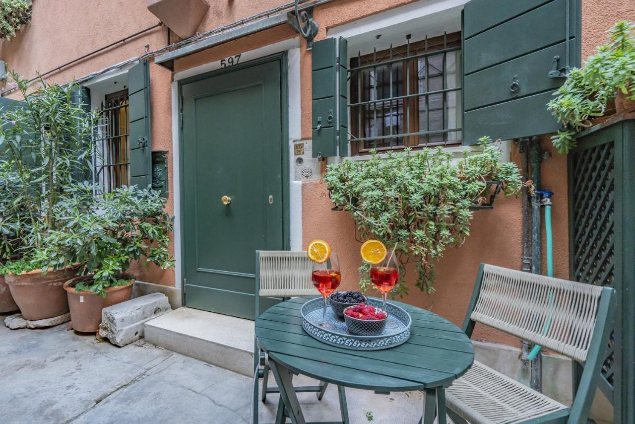 شقة Lo Squero 1 The Secret Courtyard In Dorsoduro البندقية المظهر الخارجي الصورة