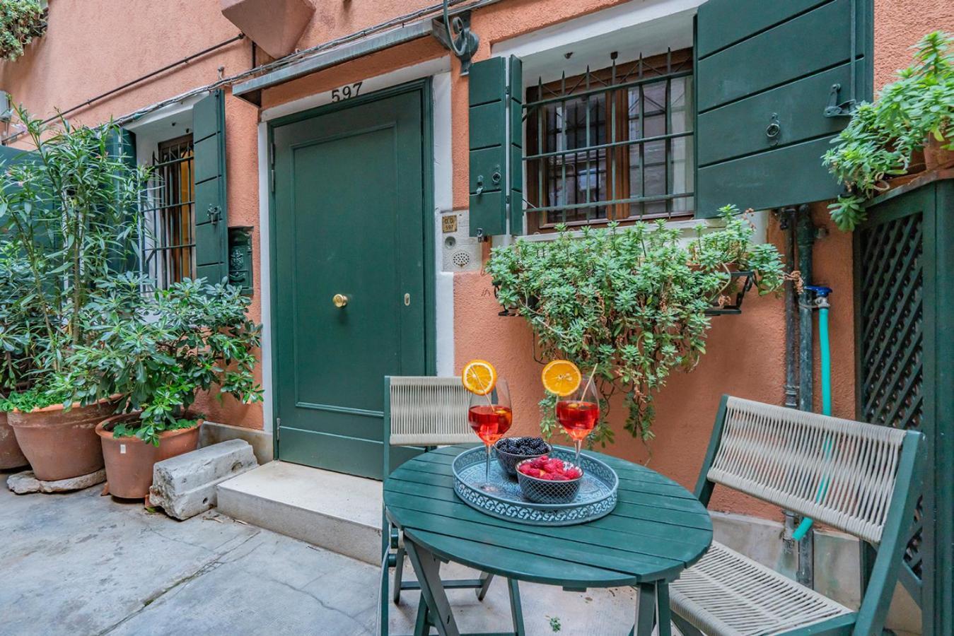 شقة Lo Squero 1 The Secret Courtyard In Dorsoduro البندقية الغرفة الصورة