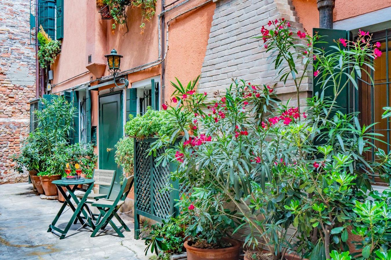 شقة Lo Squero 1 The Secret Courtyard In Dorsoduro البندقية الغرفة الصورة